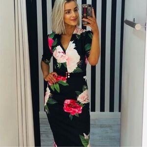 NWT Ted Baker Magnificent V Neck Bodycon—Small (2 in Ted Baker Sizing)